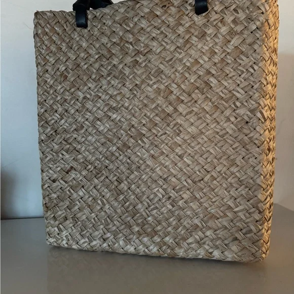 Kate Spade Straw Tote with Pink Floral Flowers 🌹 - Picture 4 of 6